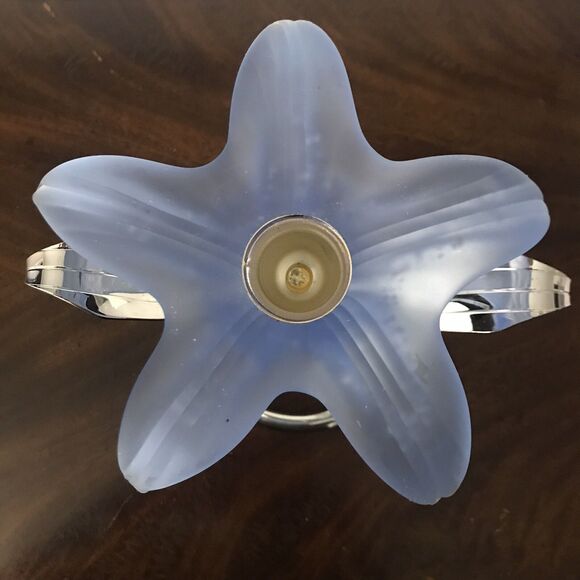 New Vintage Oneida Amaryllis Blue Frosted Candle Holder - Picture 5 of 9